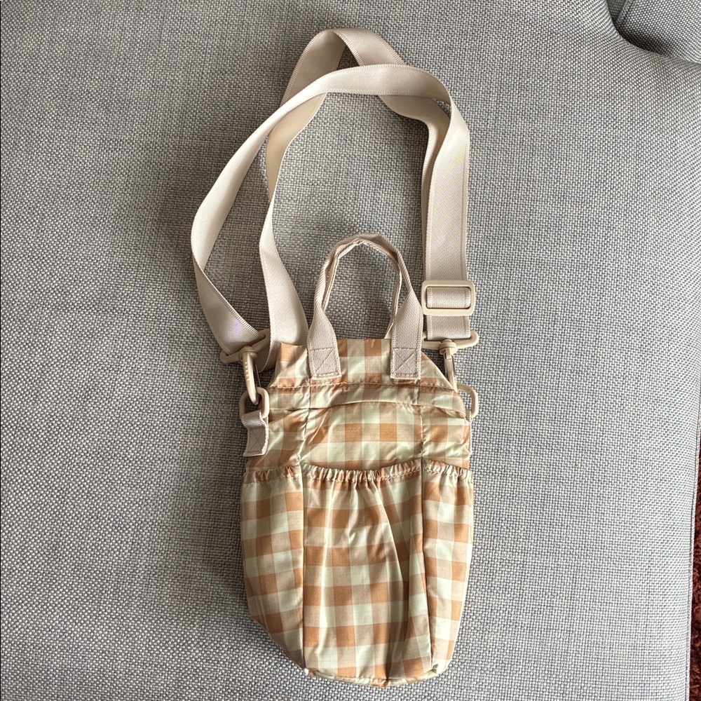 CALPAK Beige and Cream Gingham water bottle holder - Picture 3 of 4
